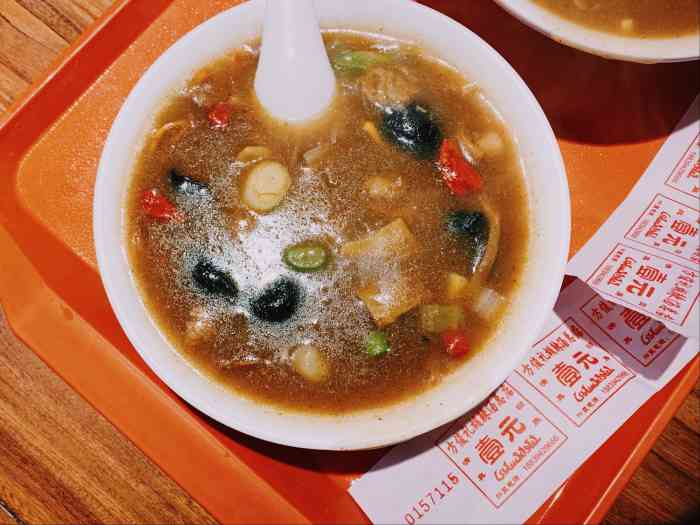 方俊礼胡辣汤(总店)-"[薄荷]环境:应该是新装修的,店面挺大.