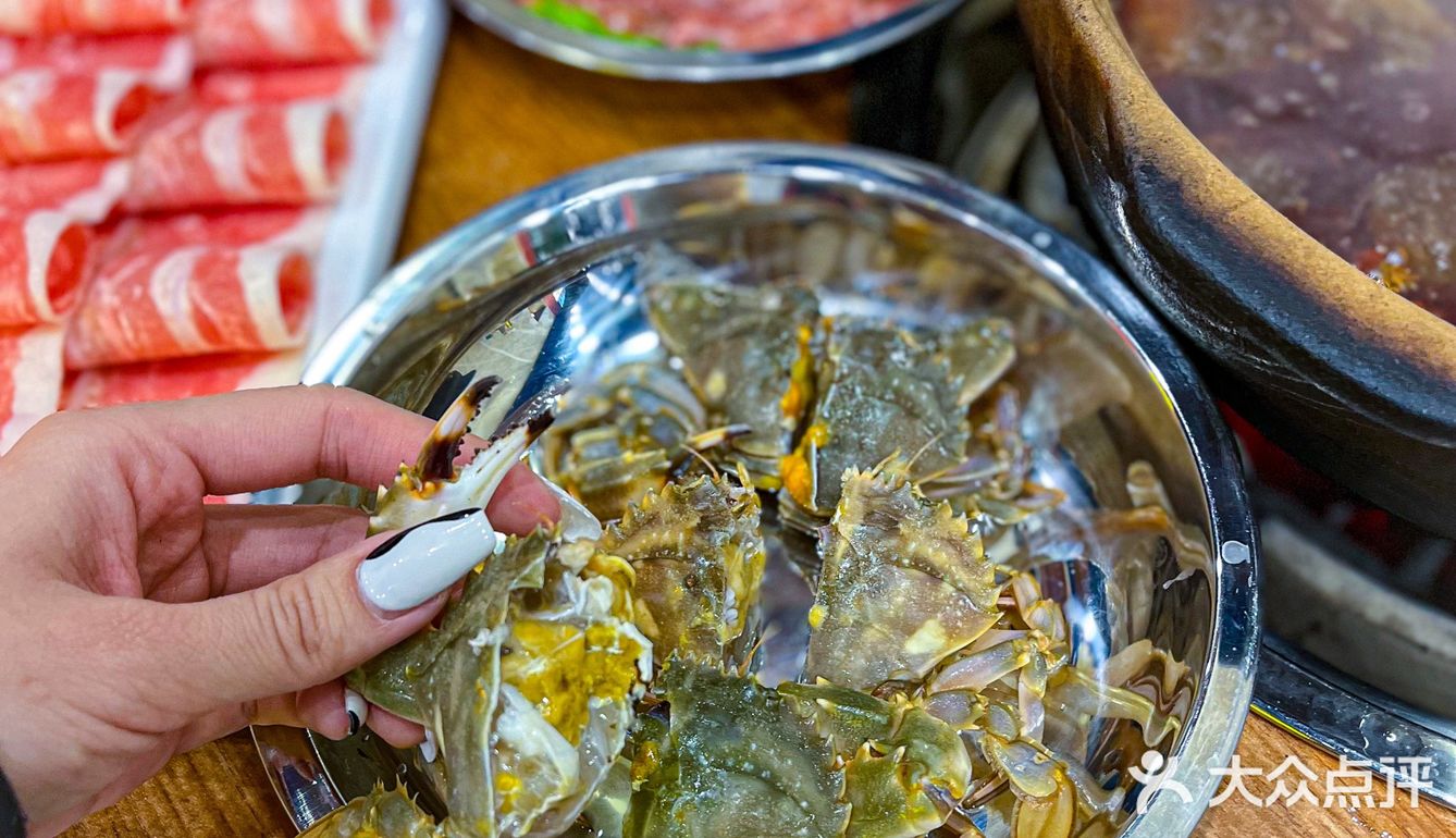 瓦小灶老火锅｜一家海鲜吃到嘴里还在弹的炭火火锅店