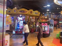 -卡通尼乐园(五彩世界店)