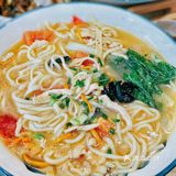 梅林宝藏面馆｜9块钱一大碗鸡丝鸡汤面！味道绝绝子