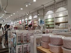 -名创优品(江南新地店)