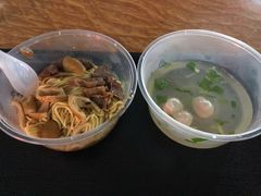 -松树干拌面店