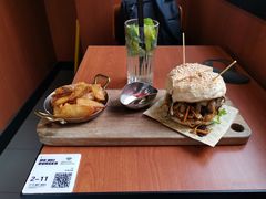 鲜香蘑菇牛肉汉堡-魏斯理汉堡(西安沣东吾悦店)