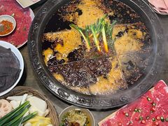 -渝嘴小老弟老火锅(华新村店)