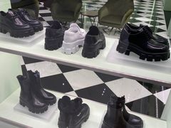 -PRADA普拉达(国际广场店)