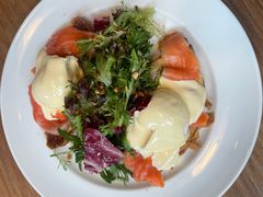 熏三文鱼班尼迪克蛋-ROAST coffee & eatery