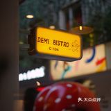 她在下腰 我在喝酒   