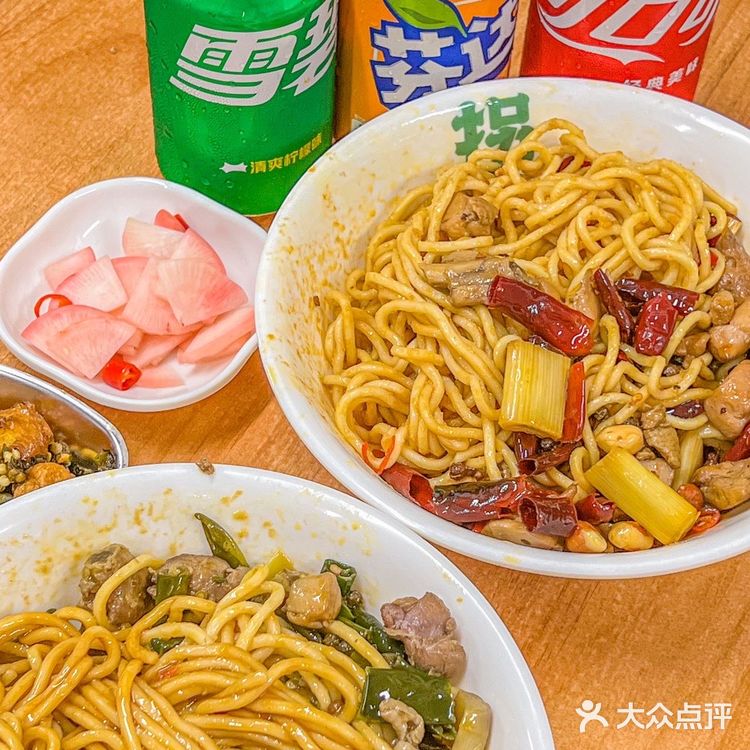 这面一筷子下去全是鸡肉！！我连吃了三天！