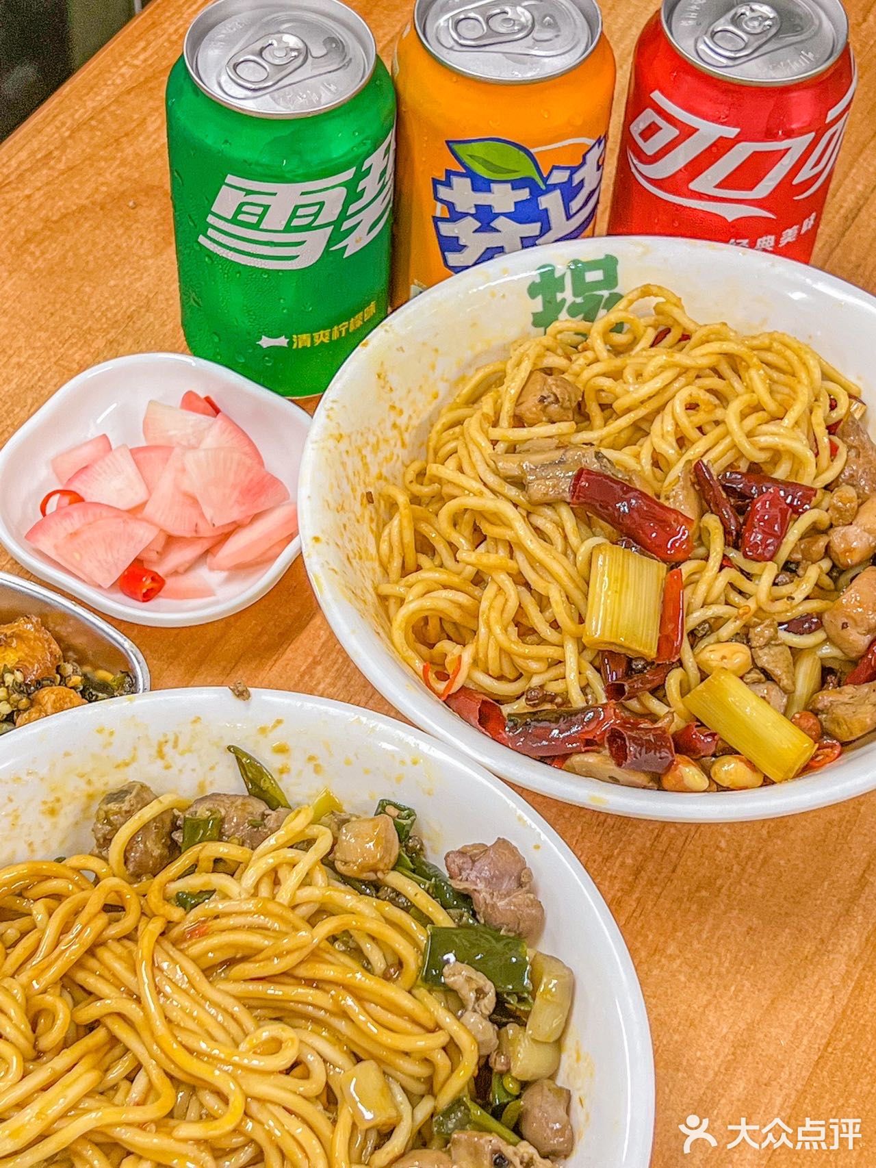 这面一筷子下去全是鸡肉！！我连吃了三天！