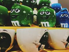 -m豆巧克力世界(上海世茂广场店)