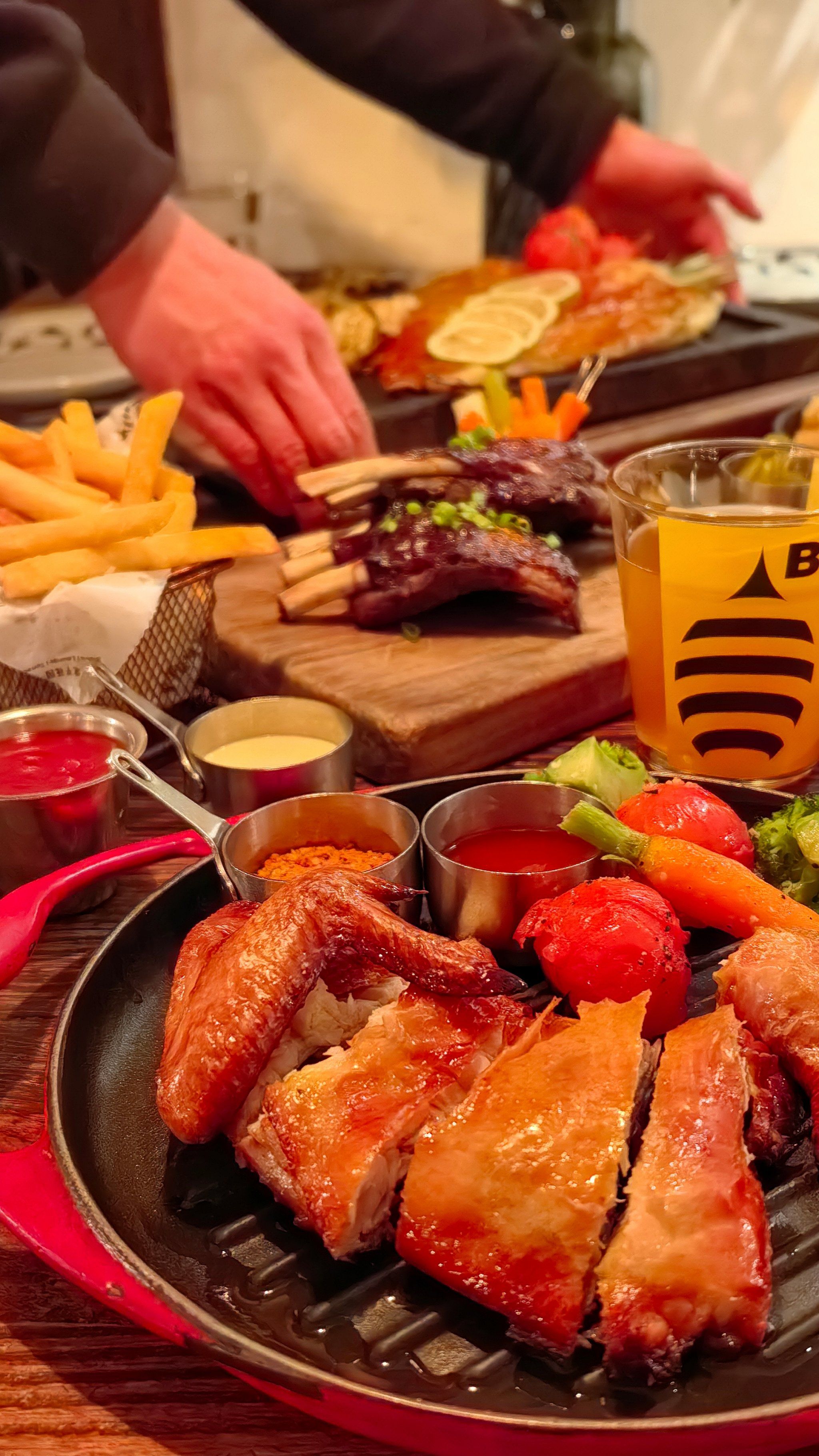 浪漫夜晚的美食约会