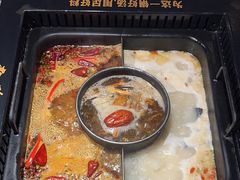 -老牌坊云南鱼豆花火锅(哈西万达店)