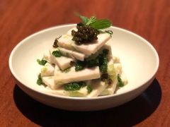 春蚕自制鲜鱼饼配鱼子酱-湖滨28中餐厅·西湖宴·杭州君悦酒店