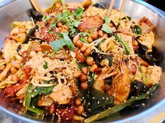 -愉肴麻辣香锅(中北镇店)