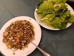 蚬肉生菜包-沙龙酒家