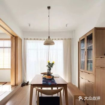 未经修饰的原生态木材,是一种极具生命力的材质