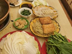 -洞庭洲·防空洞火锅·烧烤·铜锅涮肉(新百广场店)