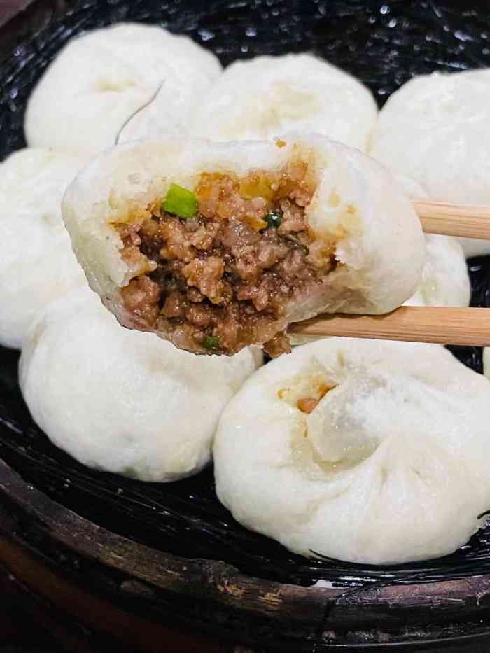 舒记松针小笼包-"晚上和朋友专门开车去吃的,抱有很大的好奇.