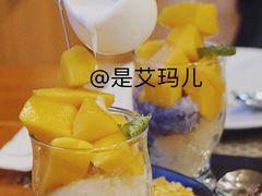 -Chom Cafe and Restaurant