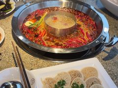 -茅草房·河畔园林火锅