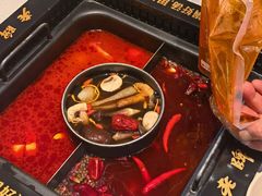 -老牌坊云南鱼豆花火锅(哈西万达店)