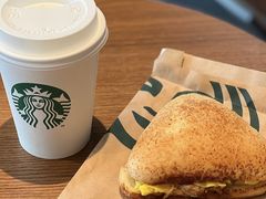 烧汁风味猪肉滑蛋芝士包-星巴克(天津五大道店)