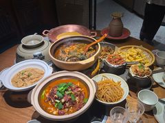 -吃饭皇帝大土家民族菜(荟聚店)