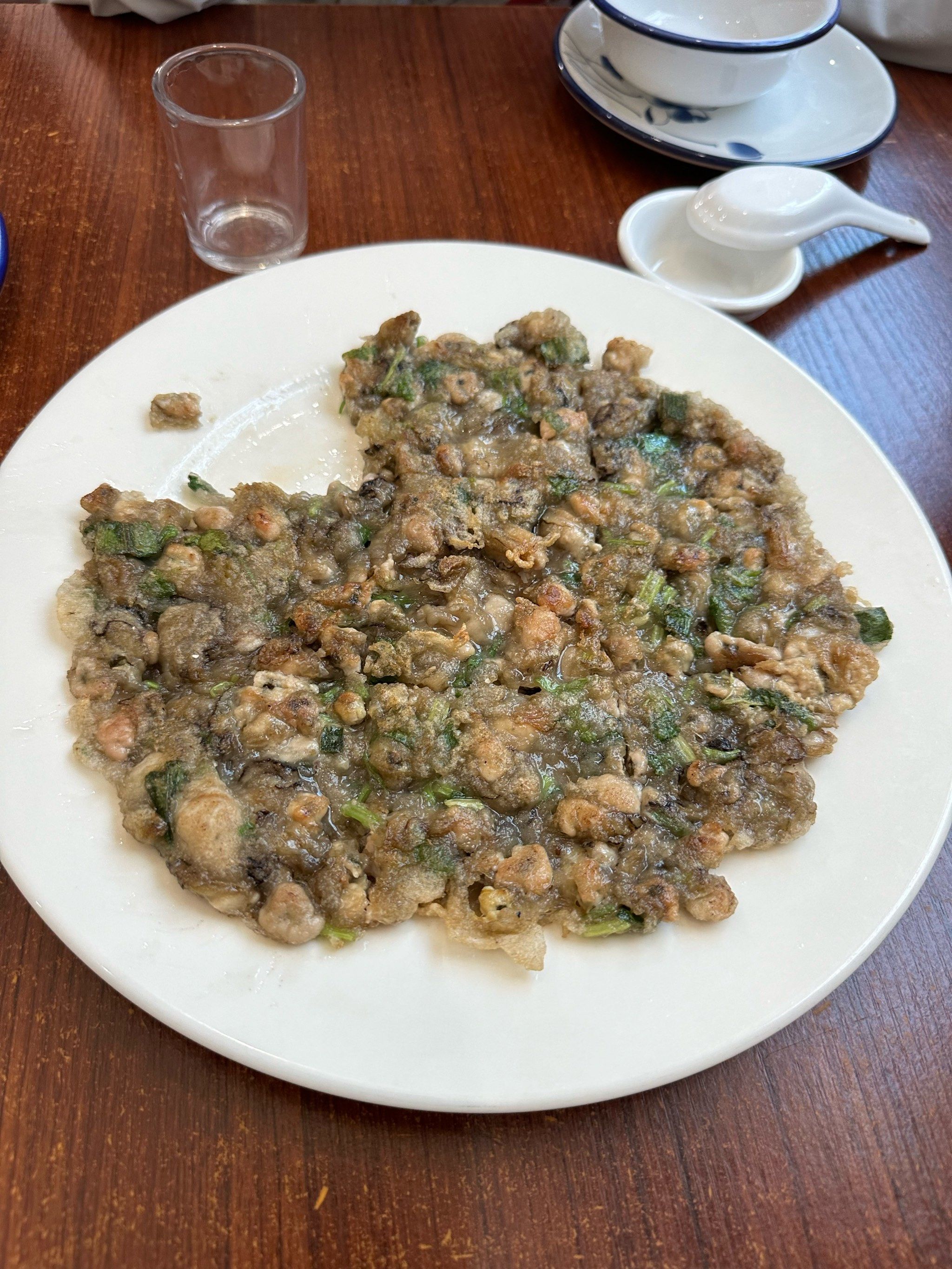 出乎意料的好吃,海蛎煎味道不错.推荐海虾和葱烧蛏子!