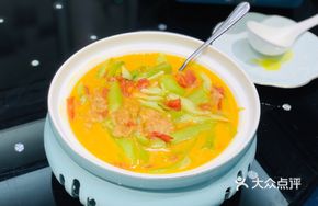 Tomato and Loofah with Fried Wheat Gluten