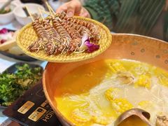 -鲜入围煮花胶鸡海鲜火锅