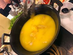 -鲜入围煮花胶鸡海鲜火锅