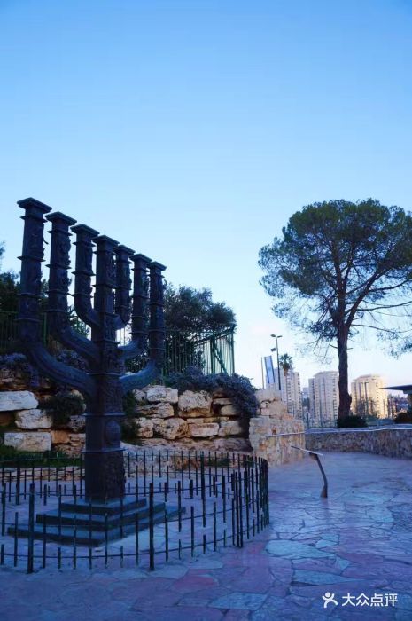 国会山七烛台图片 - 第10张