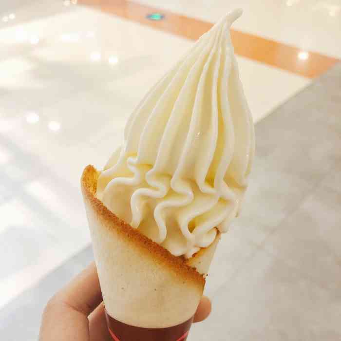 kfc冰淇淋/华夫-"开始没有注意是kfc店,看见很多人排队,.