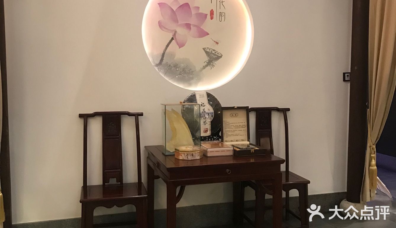 暑假到了，坐坐小憩一下，听听小曲，活动心灵