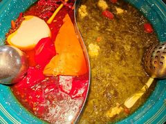 鸳鸯锅（酸菜酥肉豆花锅红锅）-吼堂老火锅(太古里总店)