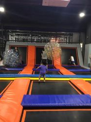 -蹦贝运动中心·蹦床·攀岩·闯关(龙岗店)