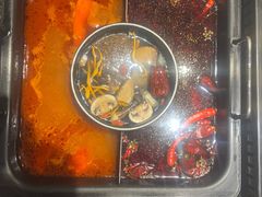 -老牌坊云南鱼豆花火锅(哈西万达店)