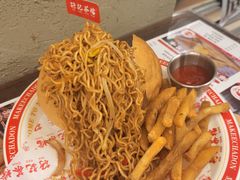 日式炒面面包佐薯条-孖记茶档·热腾茶餐(江南西plus店)