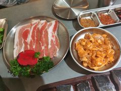 -围炉肉舍•炭烤活鳗•丹东海鲜烤肉(步行街店)