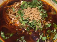 -拈签一笑黄牛肉辣卤串串
