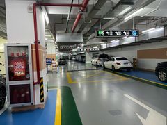 -新世界新丸中心-地下停车场