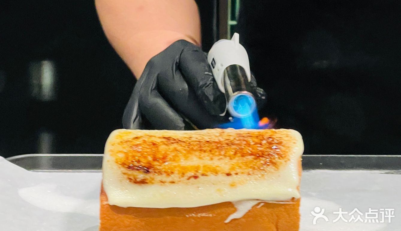 爱Ta带Ta来吃，白蘭草莓布蕾卷