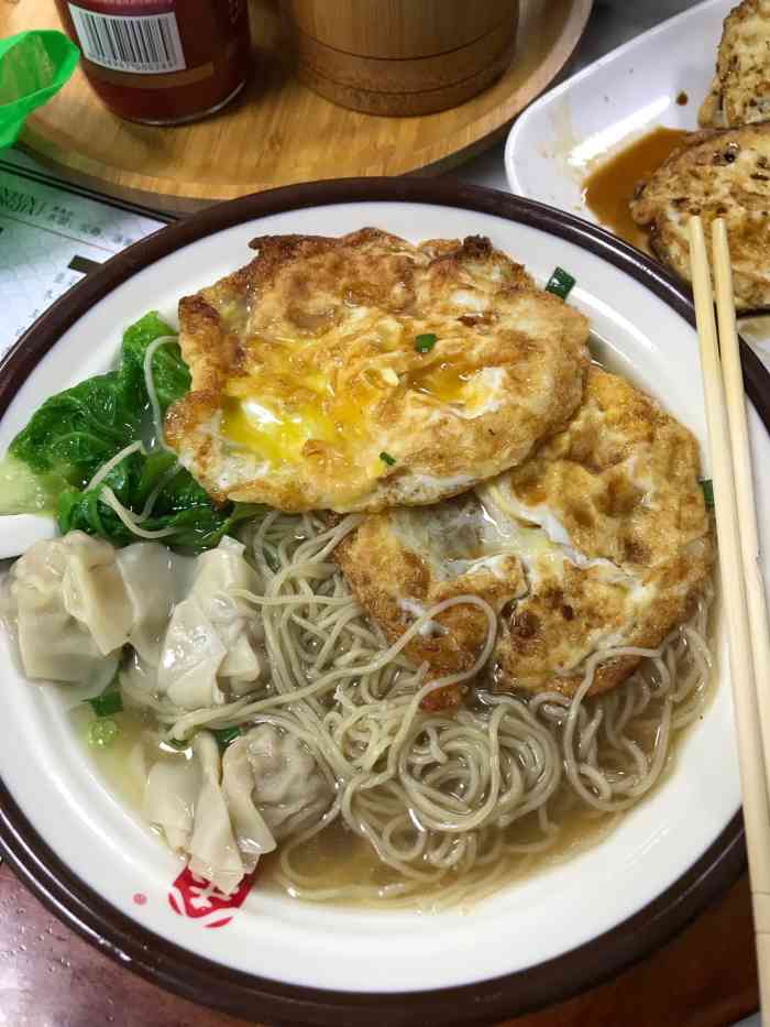 余不记云吞当家(第146分店)-"市场附近,一条街都是日用吃喝的.