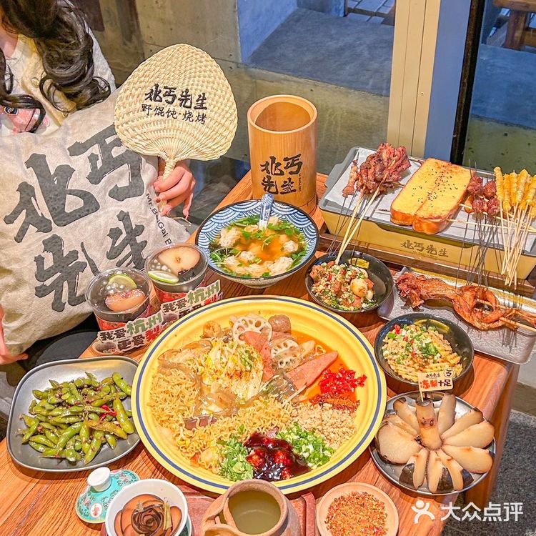 杭州滨江新开的这家东北烧烤店，真的是太火爆了！