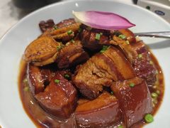 小鲍鱼红烧肉-火福·天湖阁大闸蟹博物馆主题餐厅(浅水湾店)