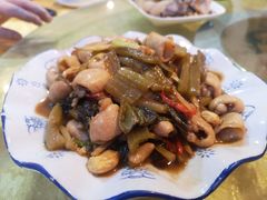 咸菜炒肥肠-华兴餐厅·招牌生鱼片(桃园路店)