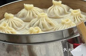 Pork and Shrimp Soup Dumplings