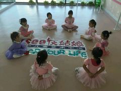 -Isee灰姑娘国际儿童艺术中心(BHGMall店)