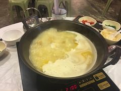 -鲜入围煮花胶鸡海鲜火锅