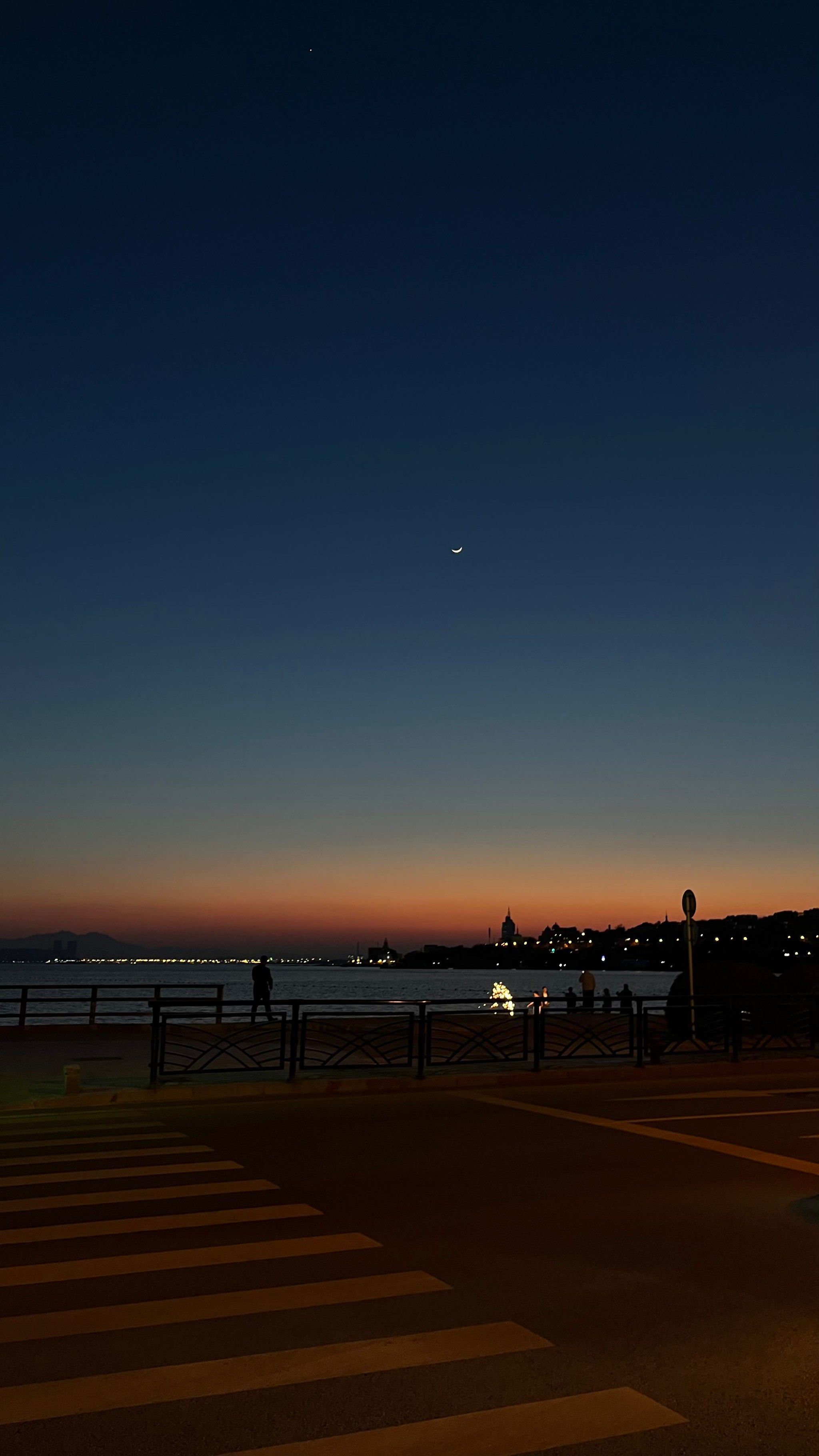 打卡地 —滨海绿道
#0元玩转这座城#落日余晖映晚霞一抹夕阳美如画